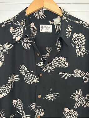 Vintage Silk Men’s Size L Short Sleeve 100% Silk Hawaiian Button Down Shirt